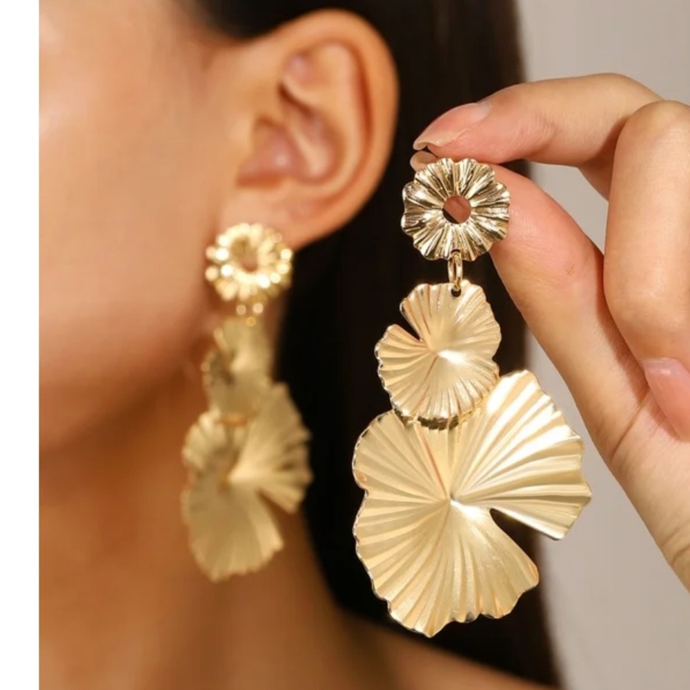 Elegant Gold Floral Earrings